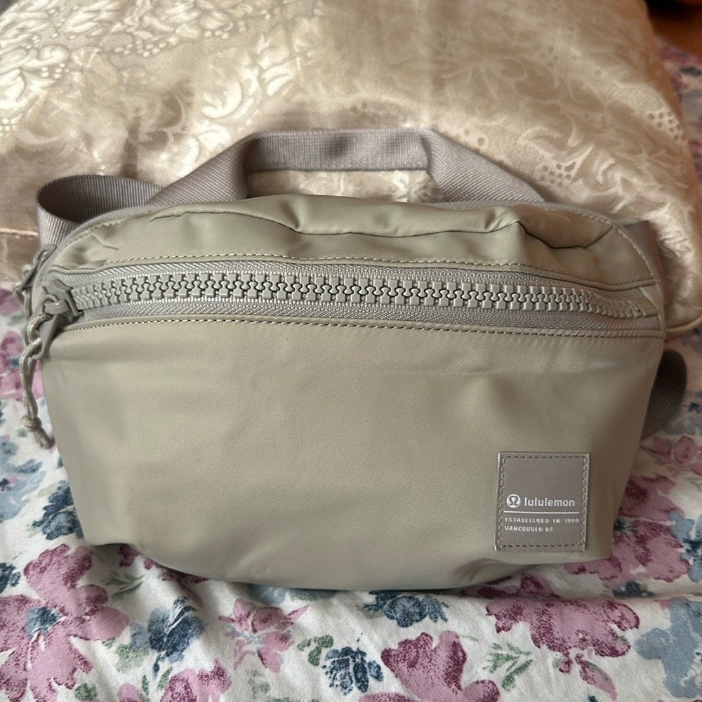 Lululemon everyday bag